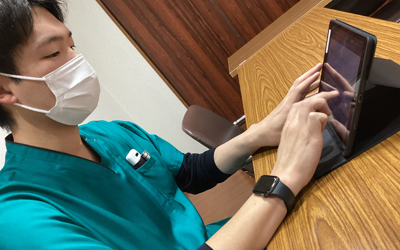 毎月、主治医やケアマネージャー宛に報告書を作成しています。また、オンライン上で関係機関と連携を取っています。